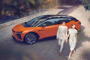 可进化超跑SUV来了，高合HiPhi X正式上市，还买啥特斯拉？