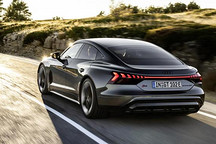 钢铁侠座驾来了，奥迪e-tron GT首秀，保时捷不香了？