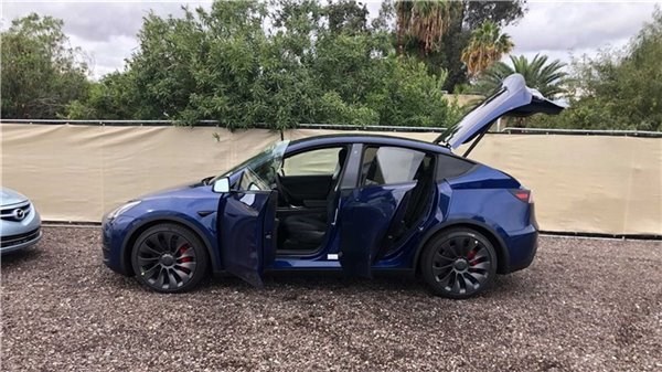 马斯克：提升特斯拉 Model Y 产能是当前第一要务