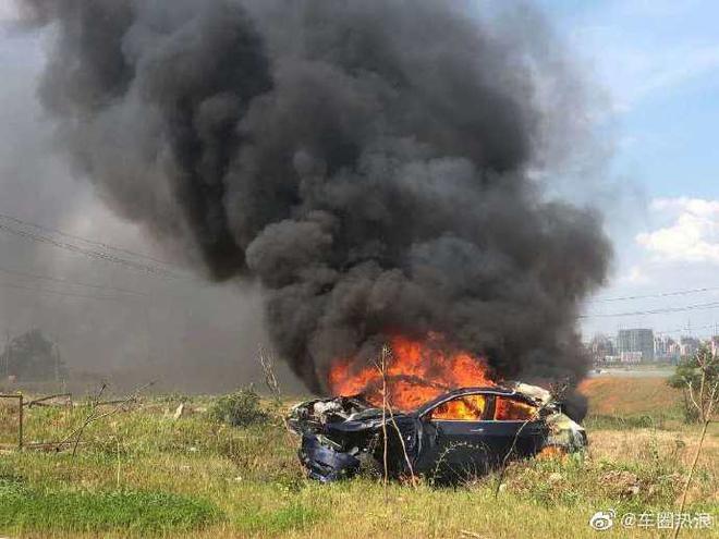 热浪|网传特斯拉Model 3刹车失灵后碰撞起火