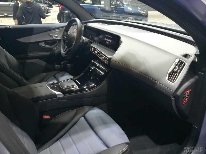 2020粵港澳車展：國(guó)產(chǎn)奔馳EQC350 4MATIC