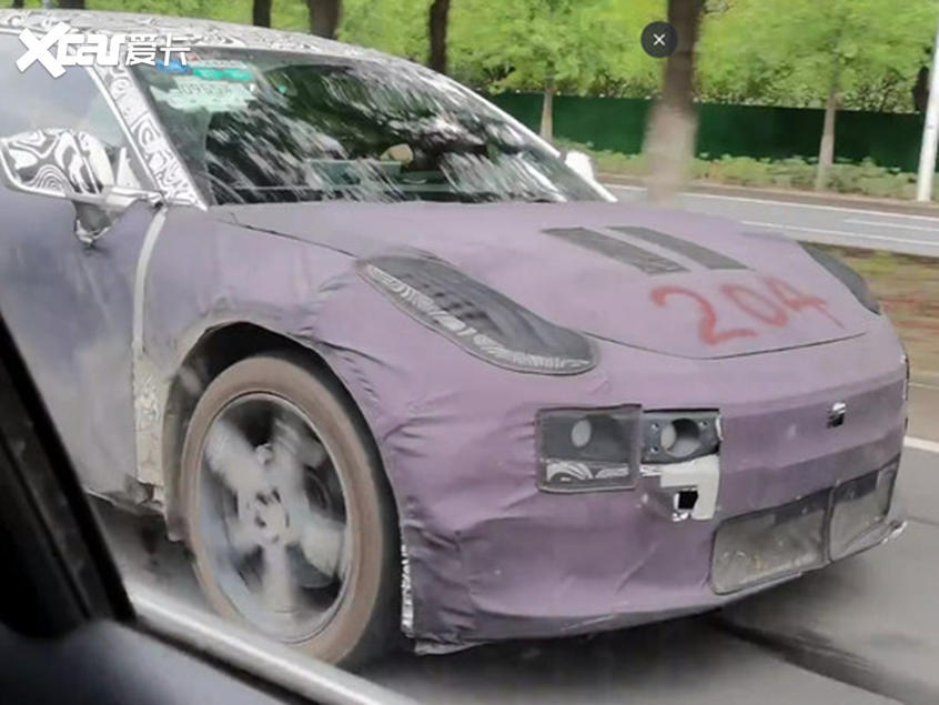領(lǐng)克DC1E純電轎車路試諜照
