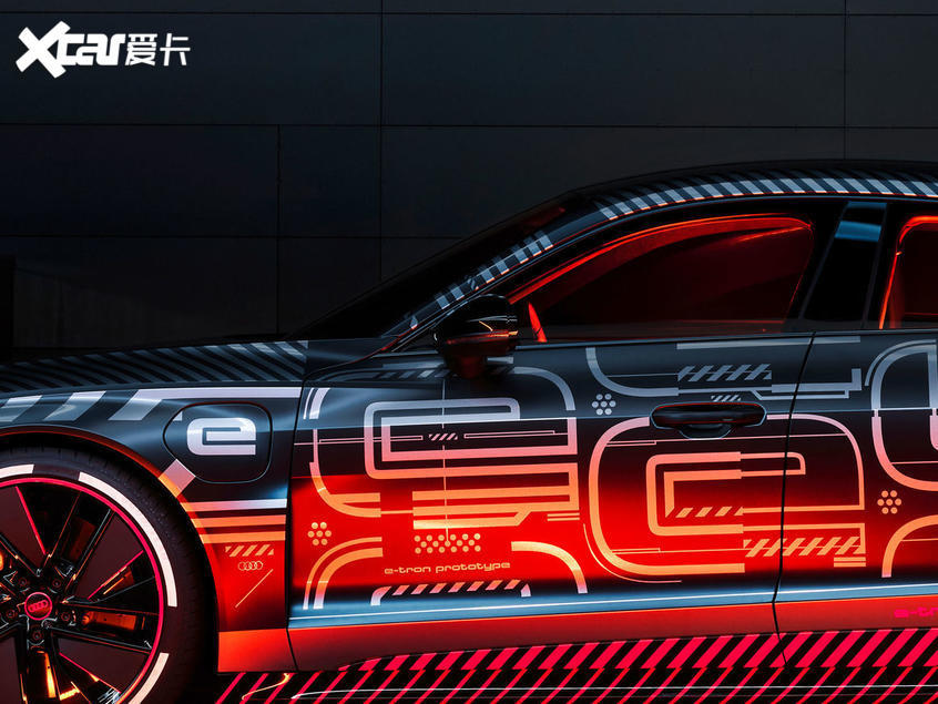 奧迪e-tron GT預(yù)告圖曝光 或?qū)⒂谀甑淄懂a(chǎn)