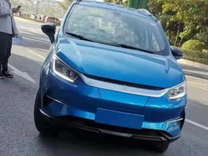 新款比亞迪元EV實(shí)車圖 采用新家族語(yǔ)言