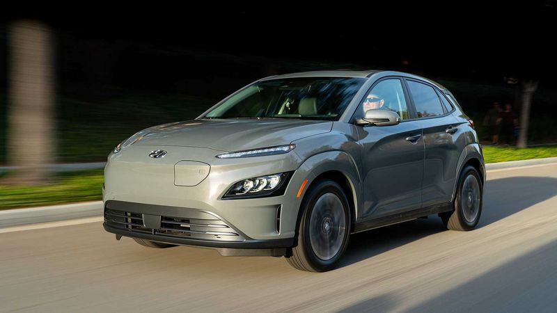Новый Hyundai KONA EV с аккумулятором емкостью 64 кВтч поступит в продажу весной