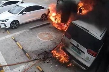 郑州日产帅客新能源自燃 导致三车报废