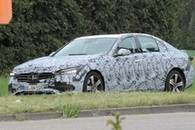 再曝新一代奔驰C级路试谍照 或今年内发布亮相