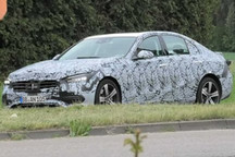 全新奔驰C级再曝照 三种动力！或将2021年亮相