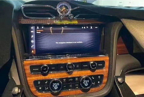 2021-bentley-bentayga-facelift-leaked-new-infotainment-looks-poorly-integrated_1.jpg