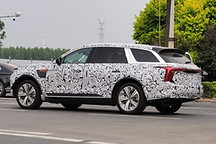 亮相前預(yù)熱 曝紅旗純電動(dòng)SUV最新路試諜照