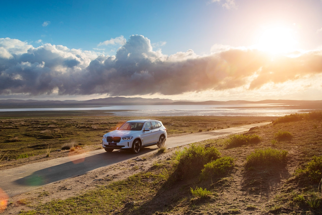 03.創(chuàng)新純電動(dòng)BMW iX3.jpg