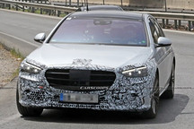 新款奔馳S級(jí)路試諜照曝光 外觀動(dòng)感/內(nèi)飾有較大變化