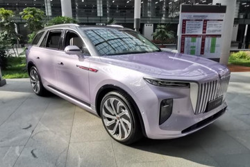 采用紫色车身颜色 红旗E-HS9实车曝光