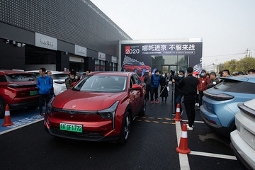 哪吒U直面京城车主挑战 30战22胜展现强大实力