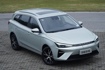 上汽荣威全新Ei5正式上市 售价13.98万-15.38万元