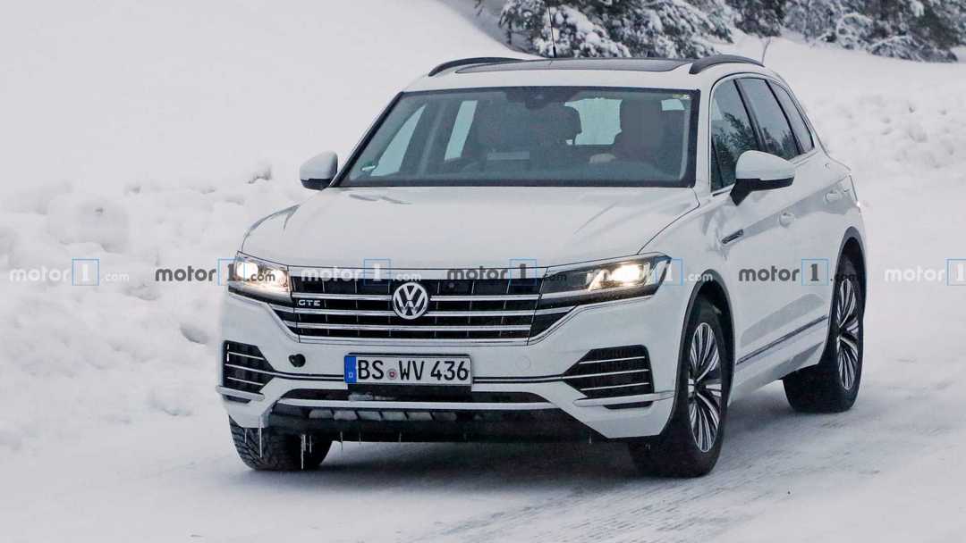 Опубликованы шпионские фотографии тестовых Volkswagen Touareg GTE, дебют которого ожидается к концу года