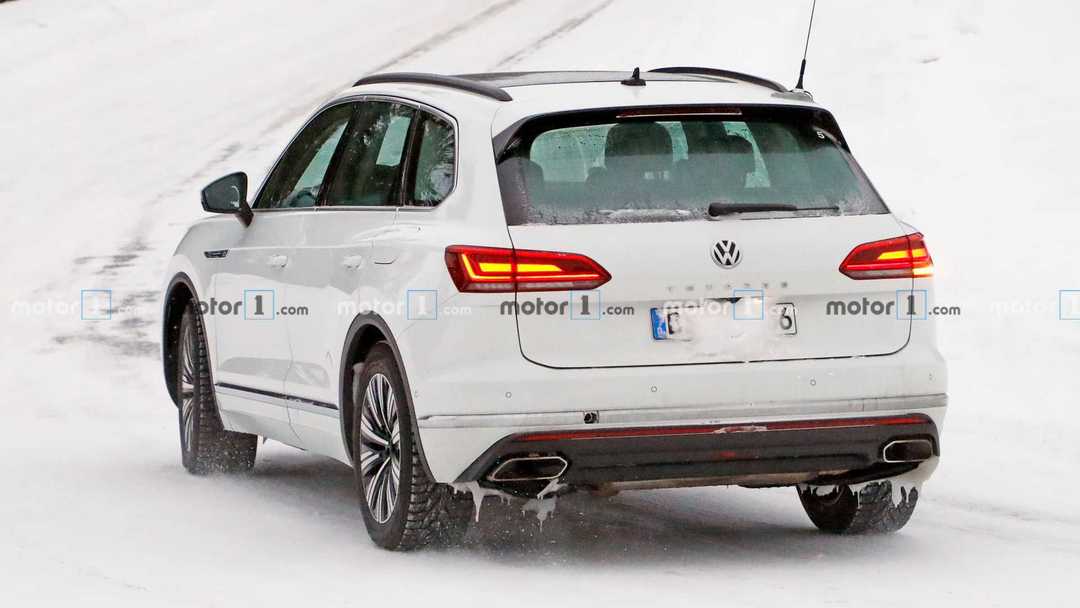 volkswagen-touareg-gte-spy-photo.jpg