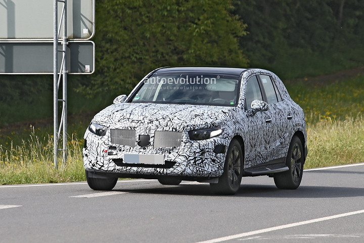 all-new-mercedes-benz-glc-class-spied-for-the-first-time-could-be-a-2022-model-144085_1.jpg