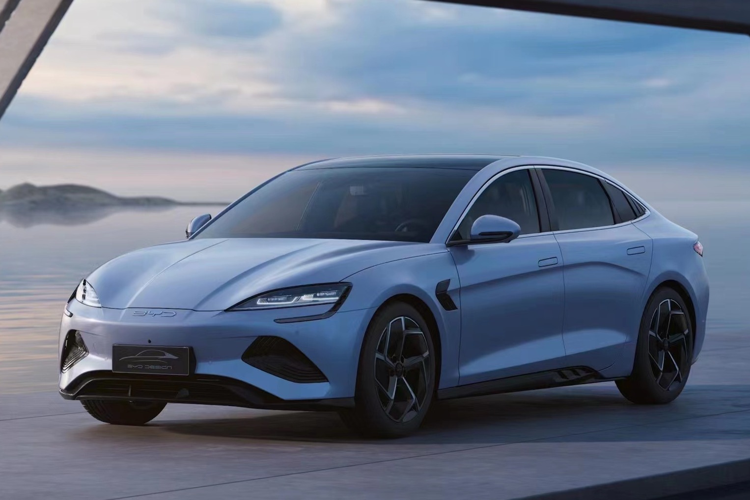 比亚迪海豹最新官图曝光 竞品或为长安C385和特斯拉Model 3