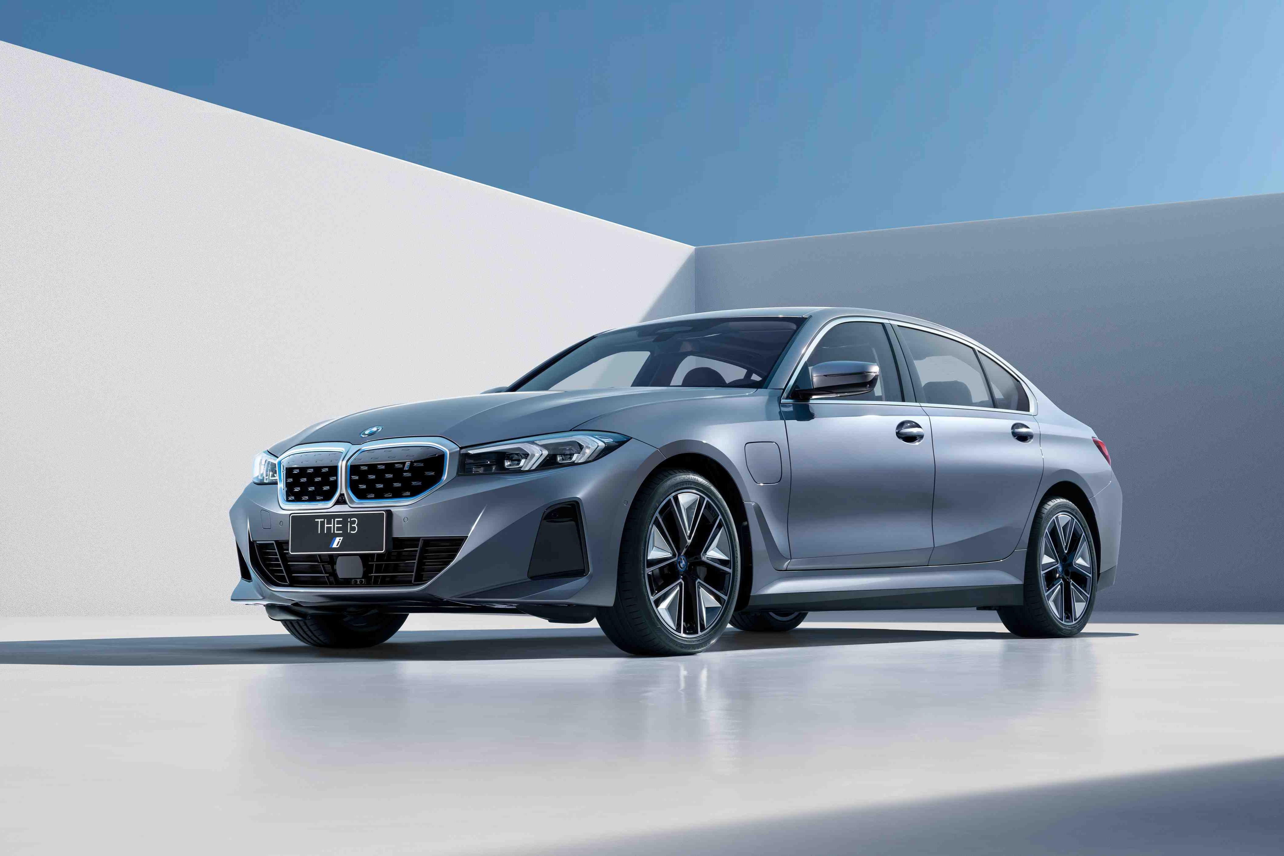 宝马首款纯电中型运动轿车BMW i3上市 34.99万元起售