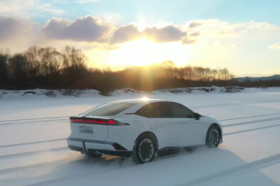 长安深蓝首款产品C385 可纯电、增程、氢电，零百加速5.9s