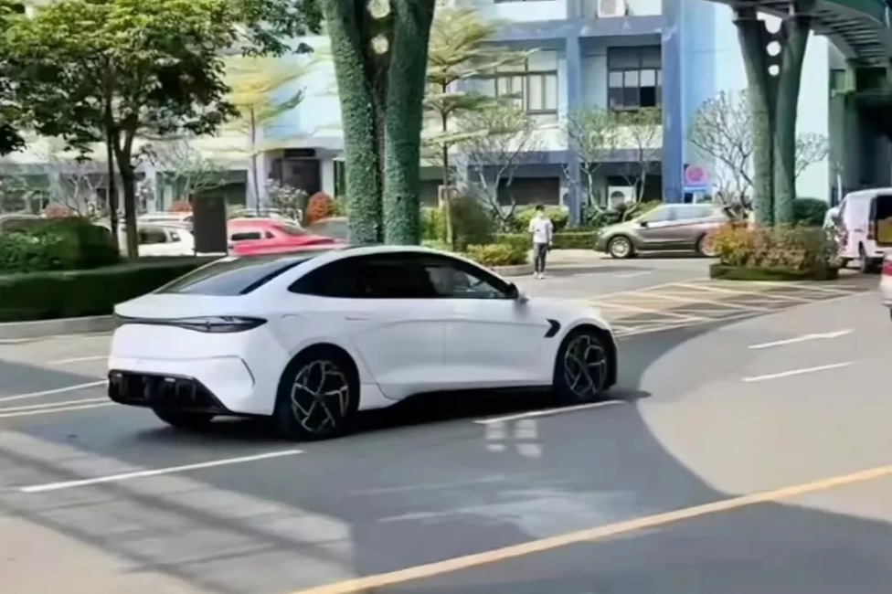 比亚迪海豹路试谍照曝光，预计五月开启预售