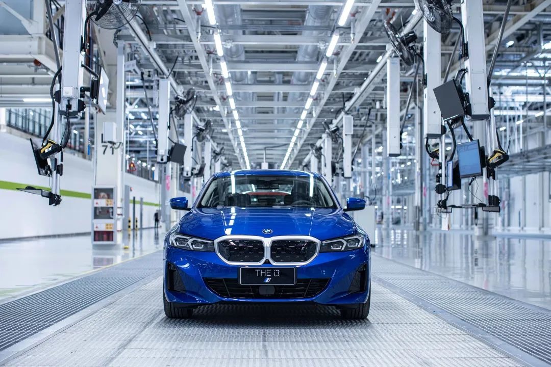 全新BMW i3下线，纯电续航里程526公里34.99万元起售