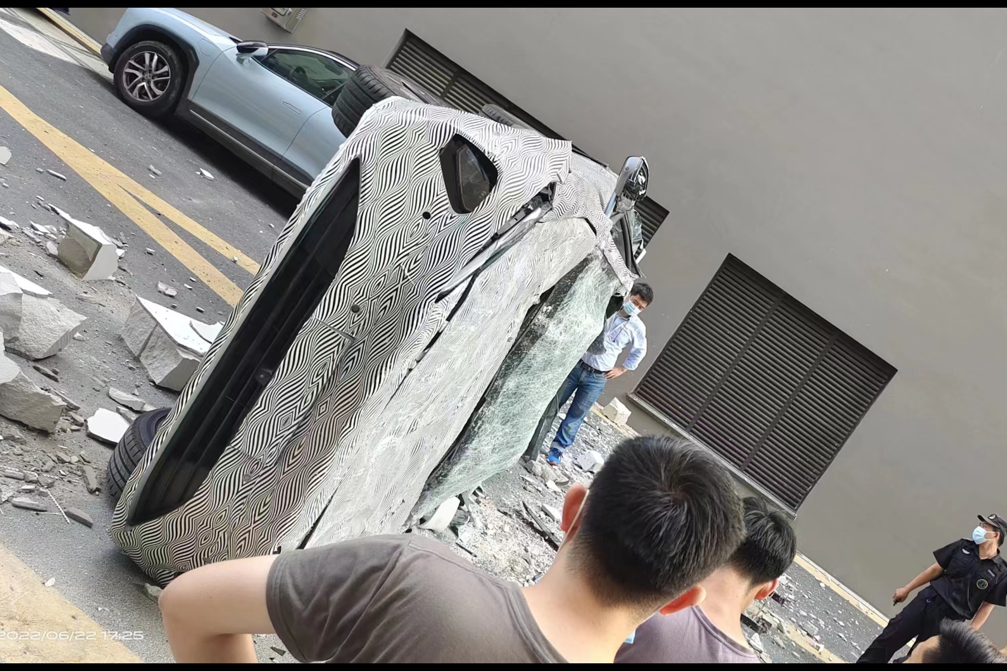 蔚来官方回应：“坠楼”事件，与车无关