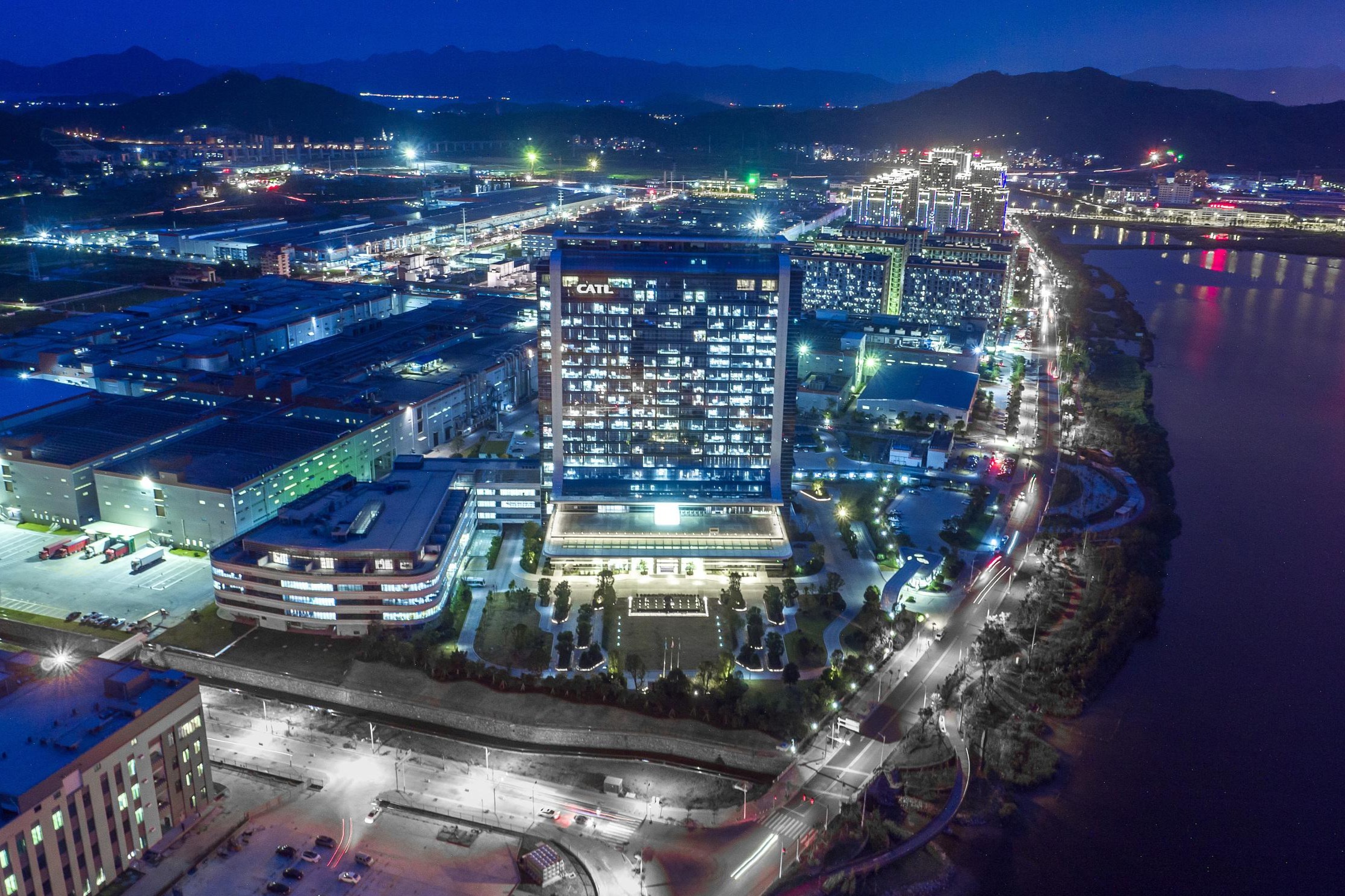 宁德时代计划今年下半年量产磷酸锰铁锂电池，比亚迪还要多久呢？