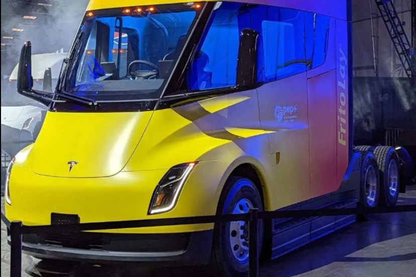 特斯拉Semi电动卡车正式开启交付，但未公布售价