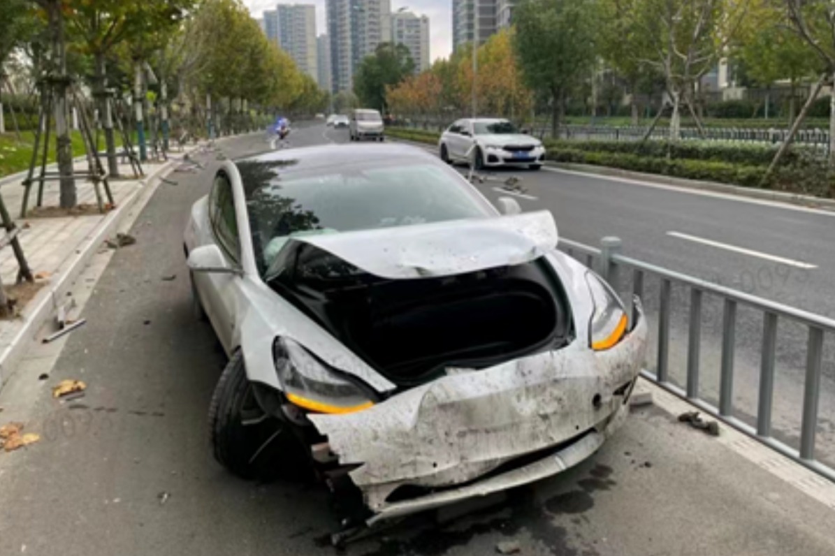 特斯拉回应宁波Model 3“撞护栏”事故，后台显示部件都正常