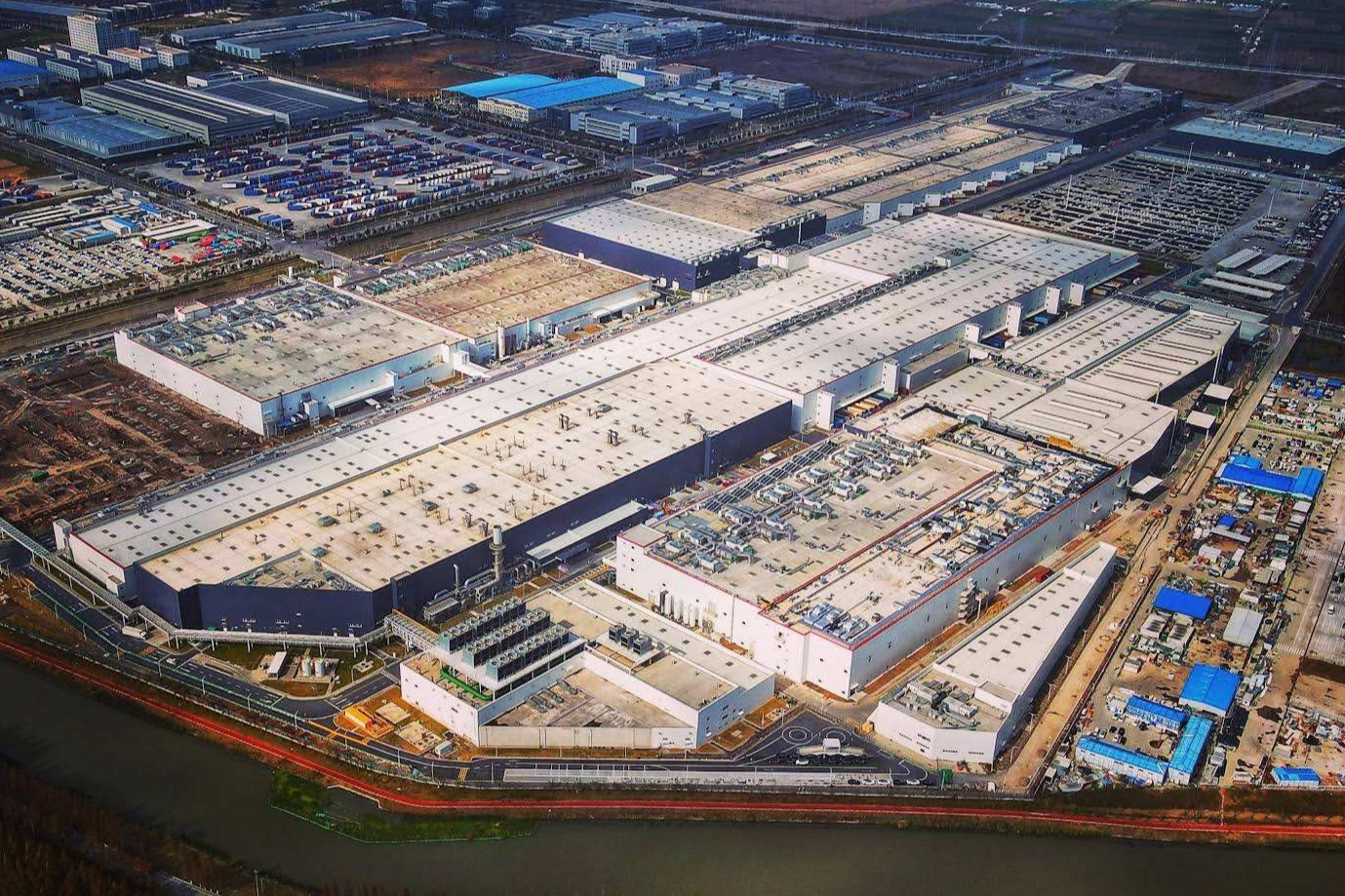 外媒报道 特斯拉将12月最后1周，暂停生产 Model Y 