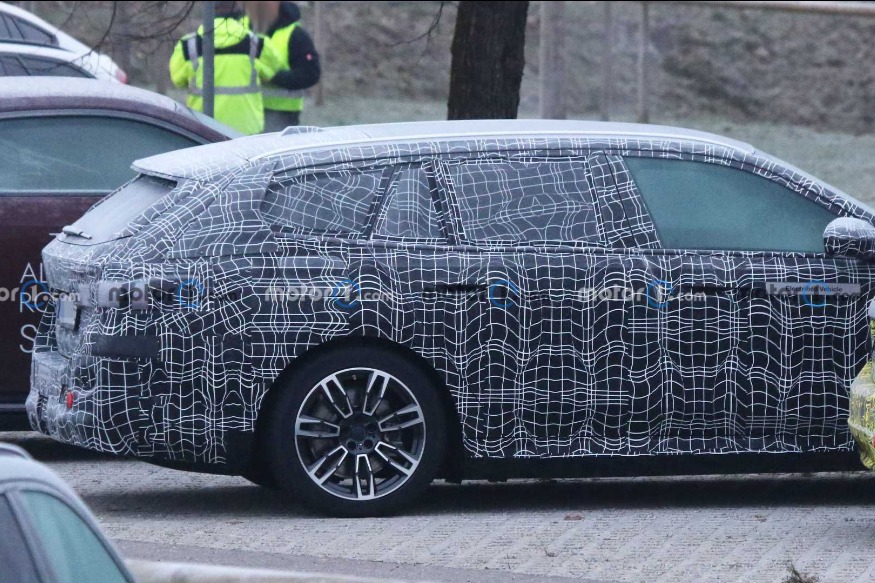 新一代宝马5系旅行插混版谍照首次曝光,新车外观与现款车型相差不大