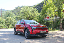 试驾哪吒U：颜值与内涵兼修，