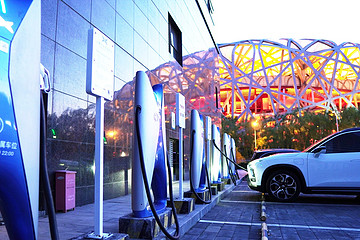 去哪儿充电更靠谱？北京城五大充电圣地实地考查