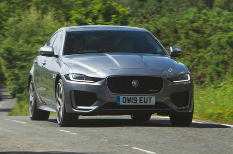 6-jaguar-xe-2019-hero-front (1).jpg