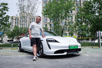 电动嘚吧嘚 | 到店实拍 同样选配到腿软的Taycan