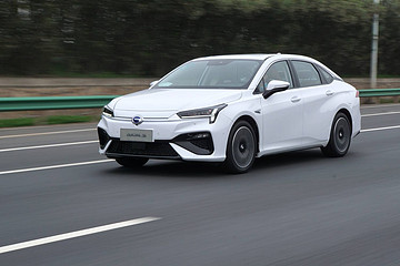 电动嘚吧嘚 ｜为了体验AION S祝老师把我抛弃在冬日的寒风里