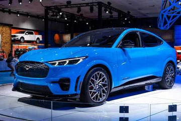 視頻說車｜徹底取消門把手 福特Mach-E亮相