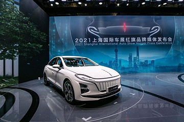 视频说车｜主打高端出行市场 红旗E-QM5现真身