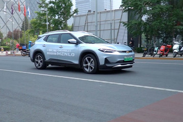 小姐姐“畅巡”三里屯