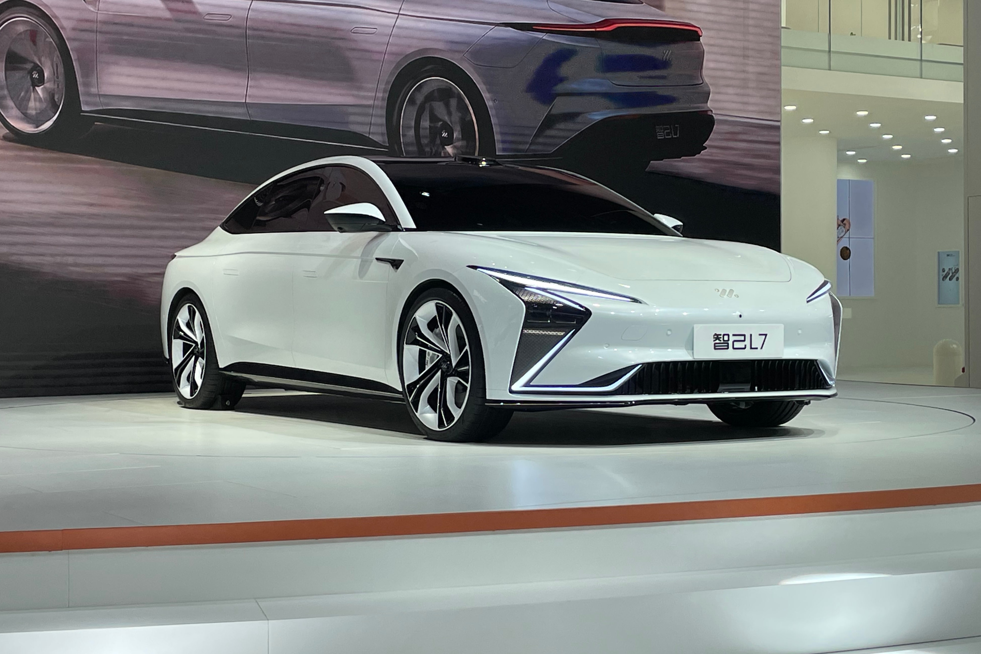 智己L7登陆成都车展 智能驾驶能力或超特斯拉