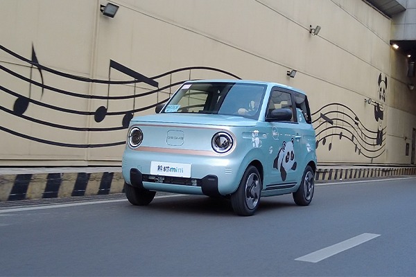 真正适合“城会玩”的A00级卷王 试驾吉利熊猫mini