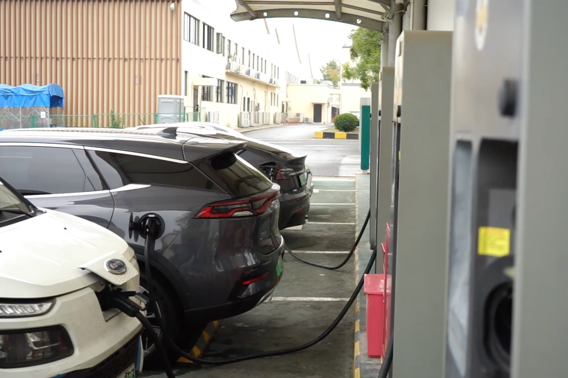 兩部門下發(fā)通知：做好節(jié)假日期間新能源汽車充電服務(wù)保障
