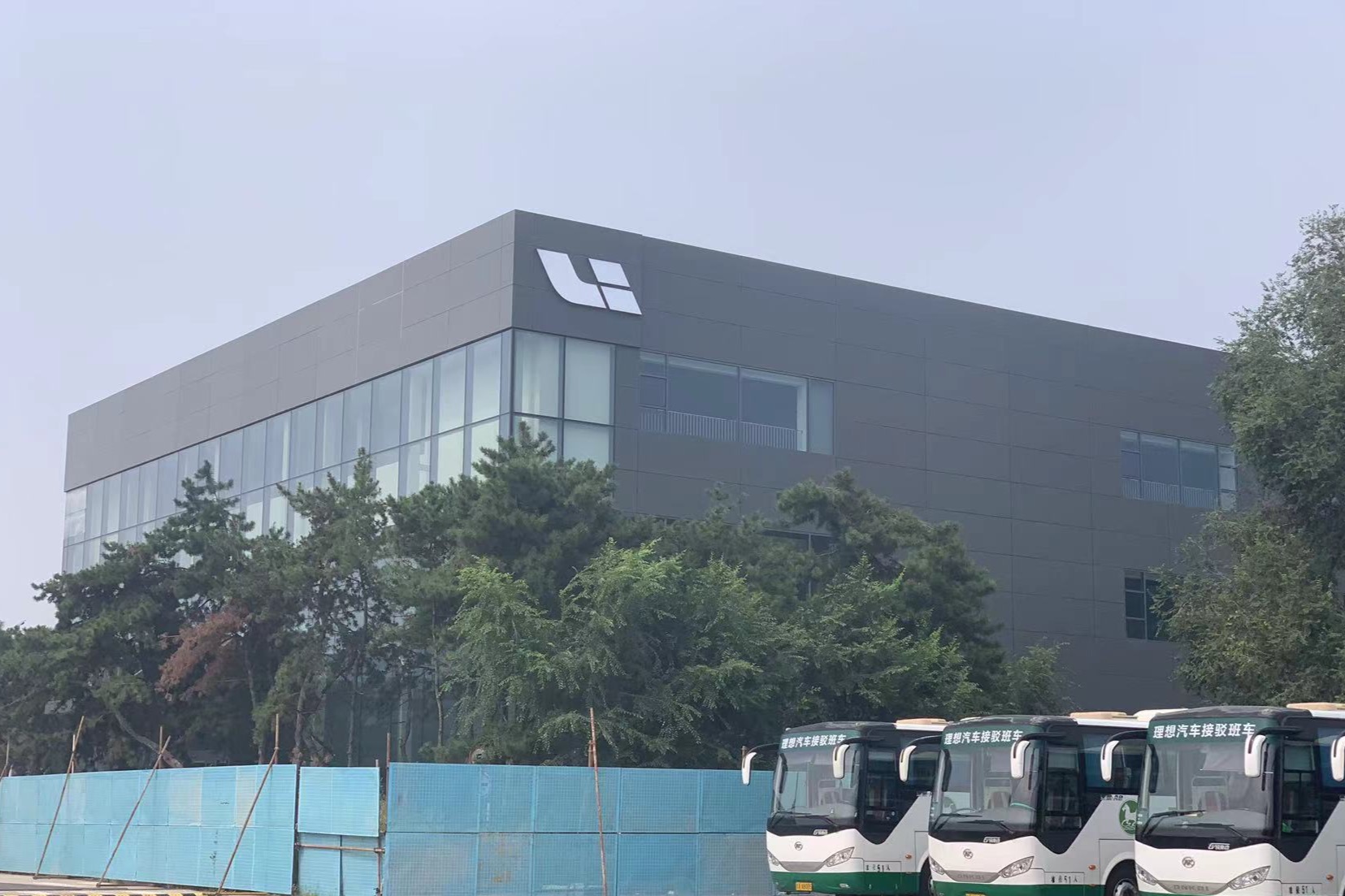 探访理想智能超级工厂,MEGA年底可大规模生产