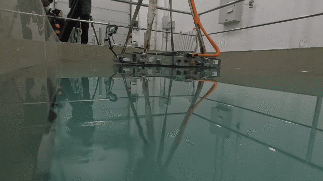 電池包海水腐蝕浸泡試驗(yàn).gif