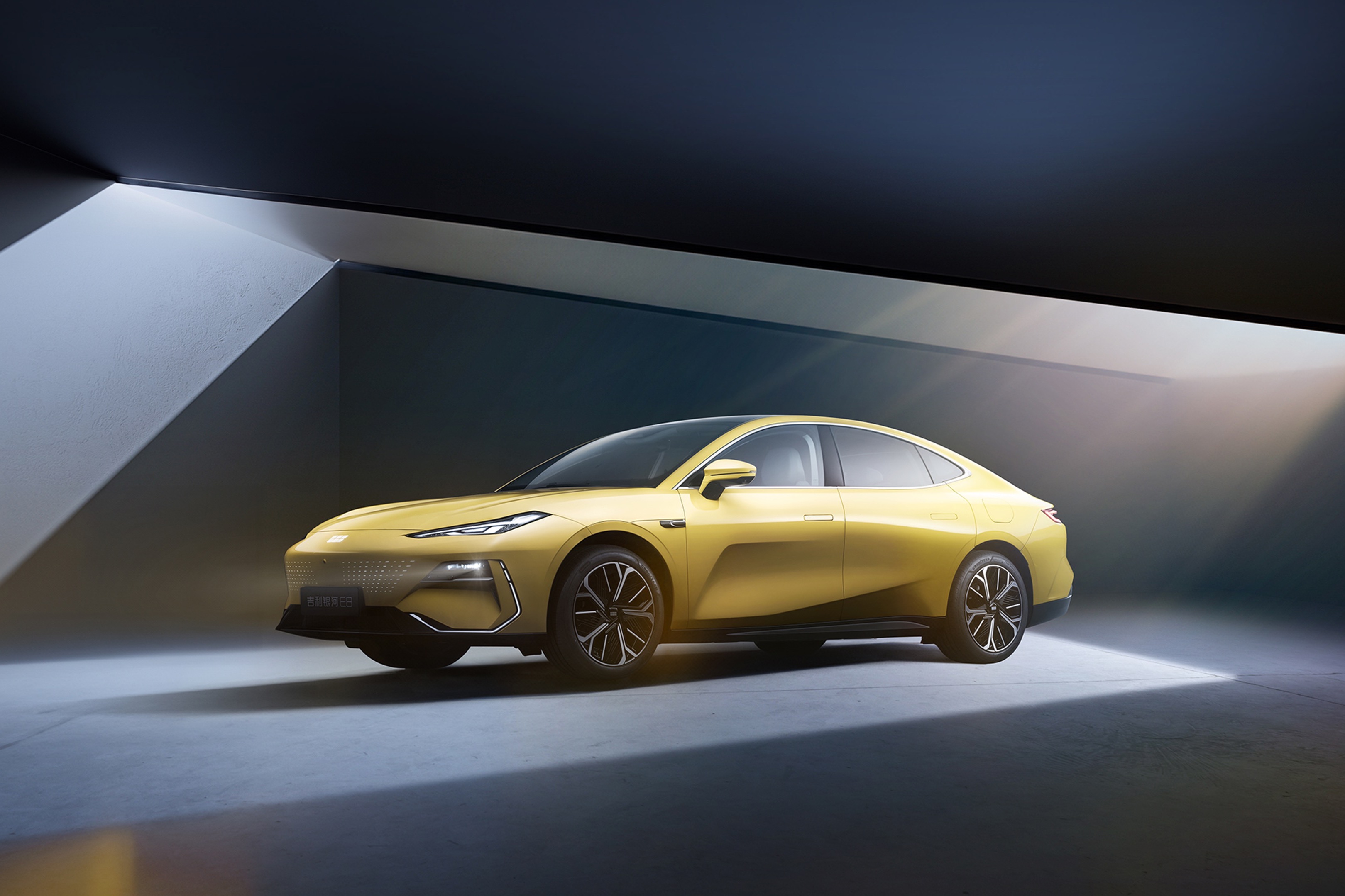 银河E8开启预售，18.8万元起售，这价格其他车型该怎么应对？