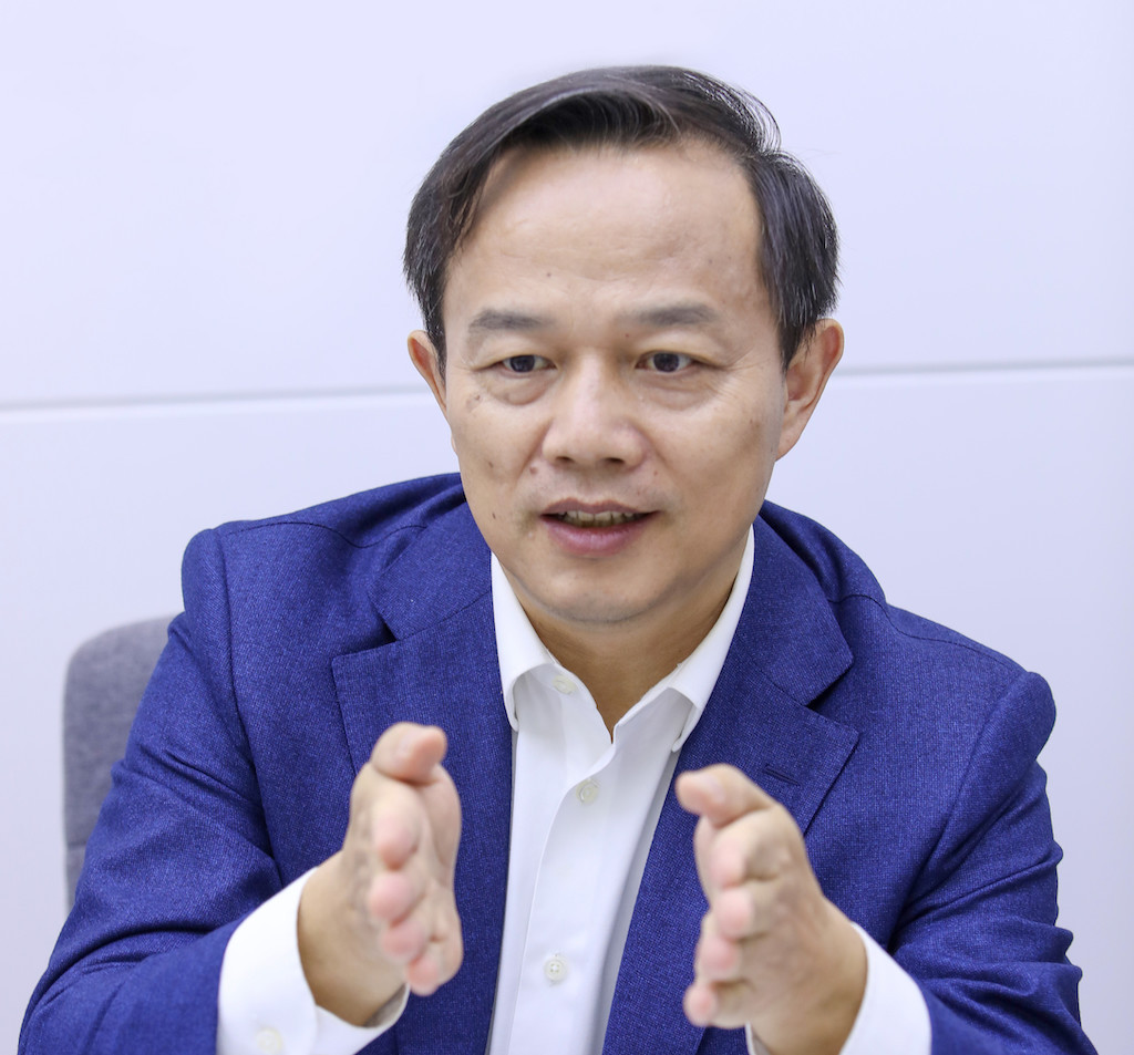 雷總回答媒體提問01.jpg
