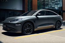 智能電動化未來已來，極狐加速前行