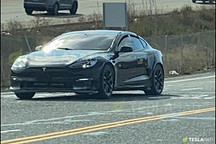 前脸造型更具攻击性 新款特斯拉Model S无伪装路试谍照曝光